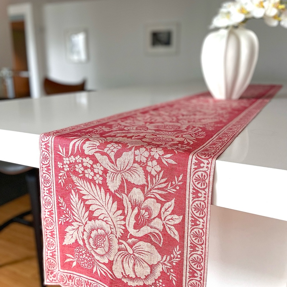 Williams Sonoma Red and White Floral Table Runner
